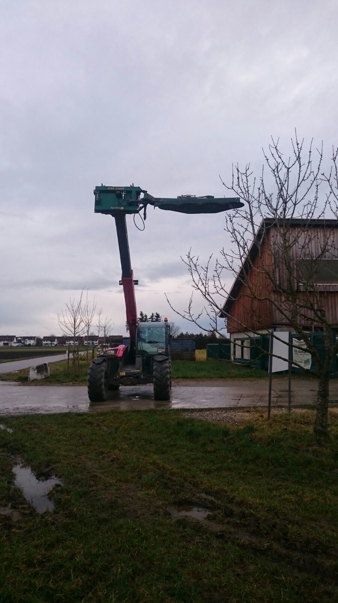 Hebefahrzeig der Garten- und Landschaftspflege Ulrich M. Thaler